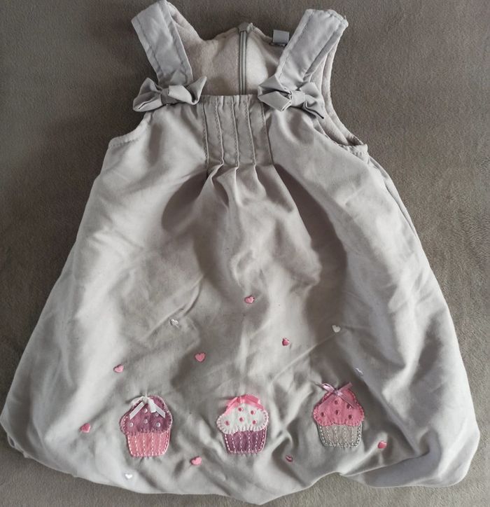 Robe, taille 6 mois , en très bon état