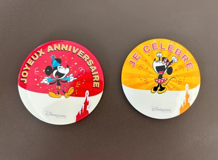 Badges anniversaire Disneyland Paris