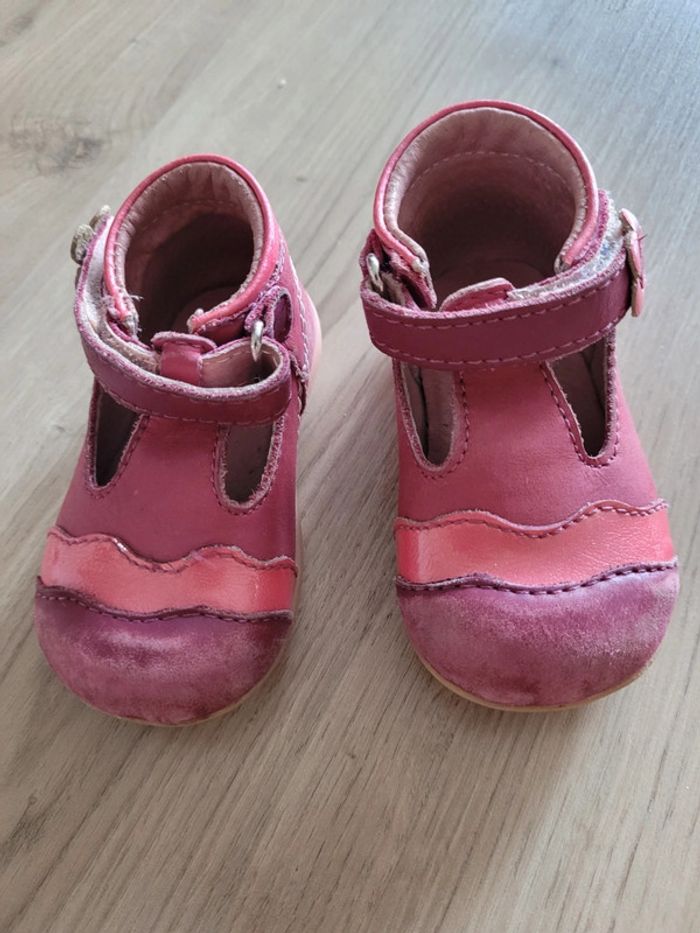 Chaussures babies à scratch pointure 19