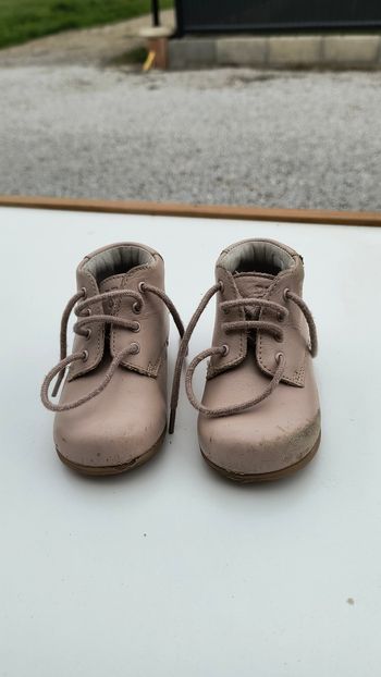 Chaussures de marche  fille pour bébé état correct  taille 19