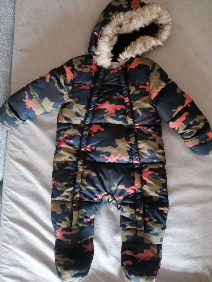 Combinaisons imperméables taille 3 à 6 mois - photo numéro 3