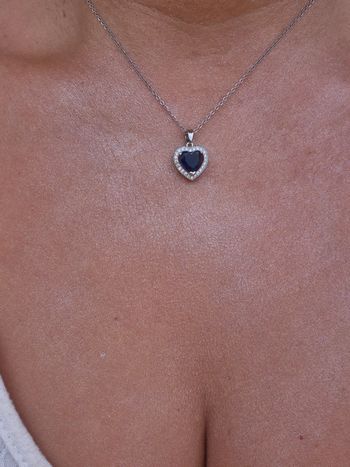 Superbe collier acier cœur bleu