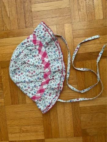 Chapeau Acanthe 12/18 mois parfait état