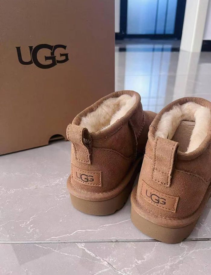 Ugg Classic Ultra Mini Boot taille 36 - photo numéro 2