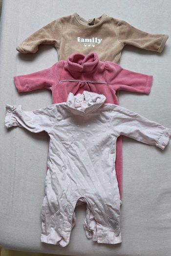 Lot 3 pyjamas taille 1 mois
