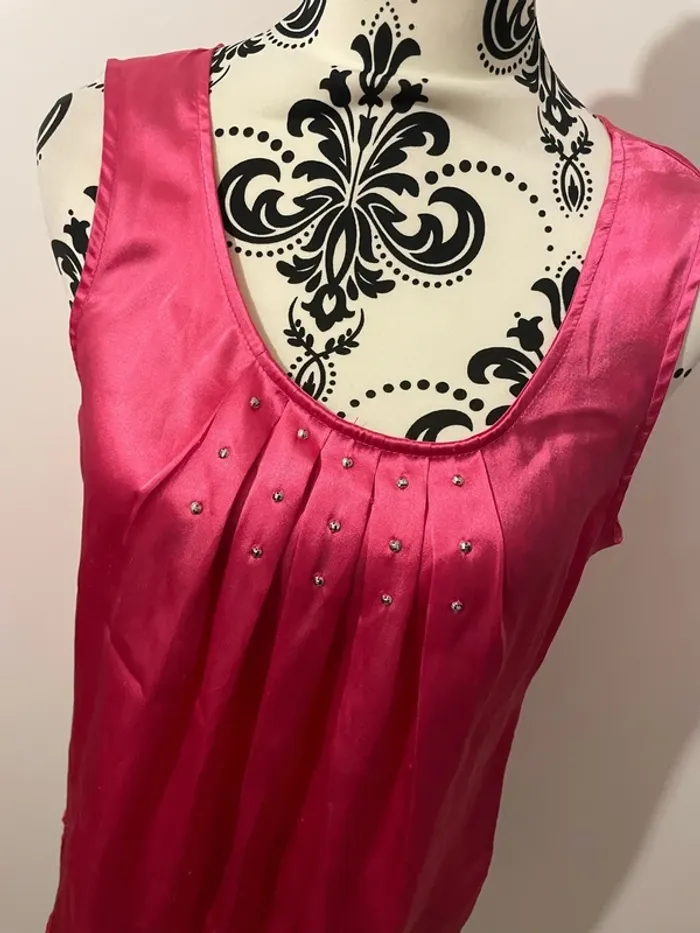 Blouse sans manche satinée rose strass au col rond Kiabi taille 38 - photo numéro 2