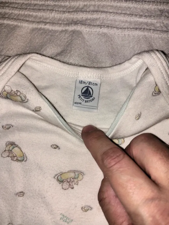 Lot 3 bodies et 1 t-shirt  Petit bateau - photo numéro 6