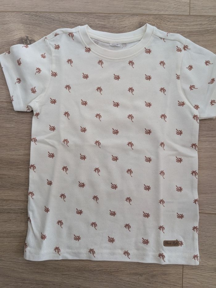 T-shirt 5/6 ans neuf