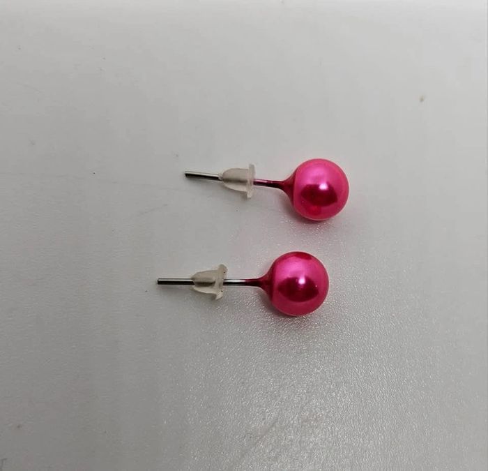 Paire de boucles d'oreilles.
Neuve. - photo numéro 3