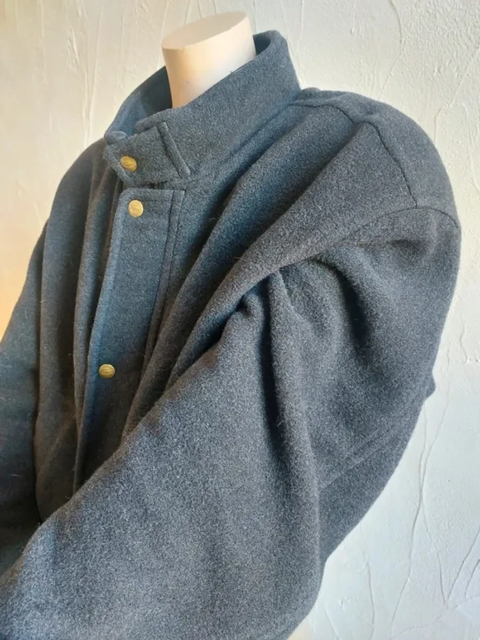 Veste vintage grise avec boutons dorés - photo numéro 4