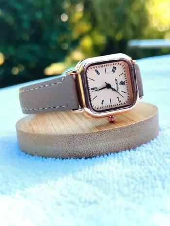 Montre carrée brun-noisette style rétro