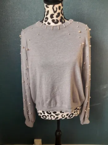 Pull gris à perle blanche - De marque Jennyfer en taille 38