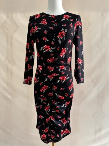 Robe moulante noire fleurie Sfera – taille S – manches longues, imprimé rouge romantique