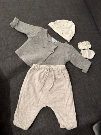 Tenu naissance 1 mois