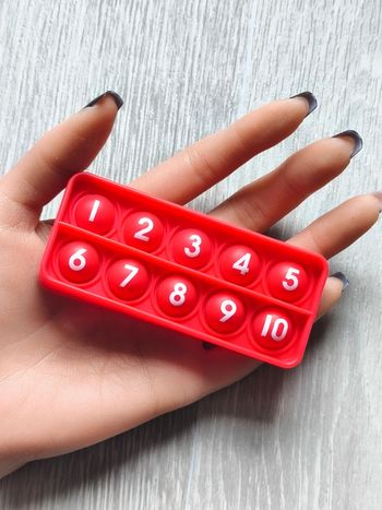 Pop it rouge pour compter jusqu'à 10