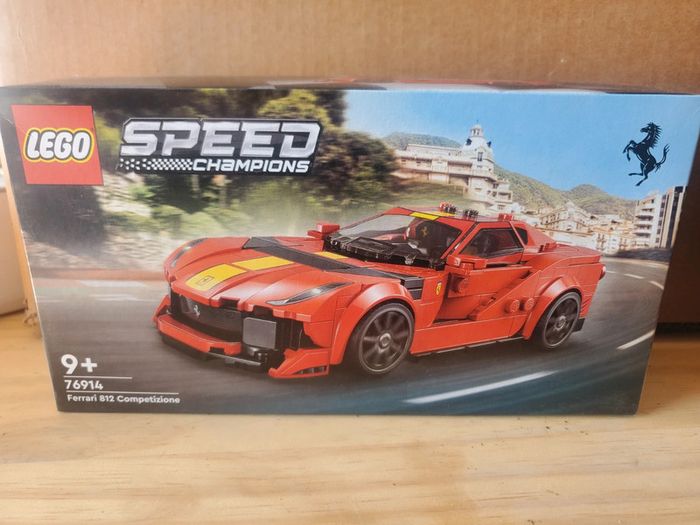 Lego Speed Ferrari rouge.