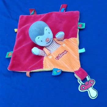 Doudou Tchoupi carré plat rouge  orange - attache tétine ' Nicotoy