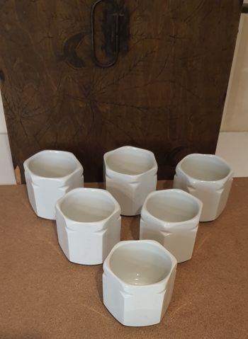 Lot de 6 pots "Yalacta" en porcelaine blanche Vintage