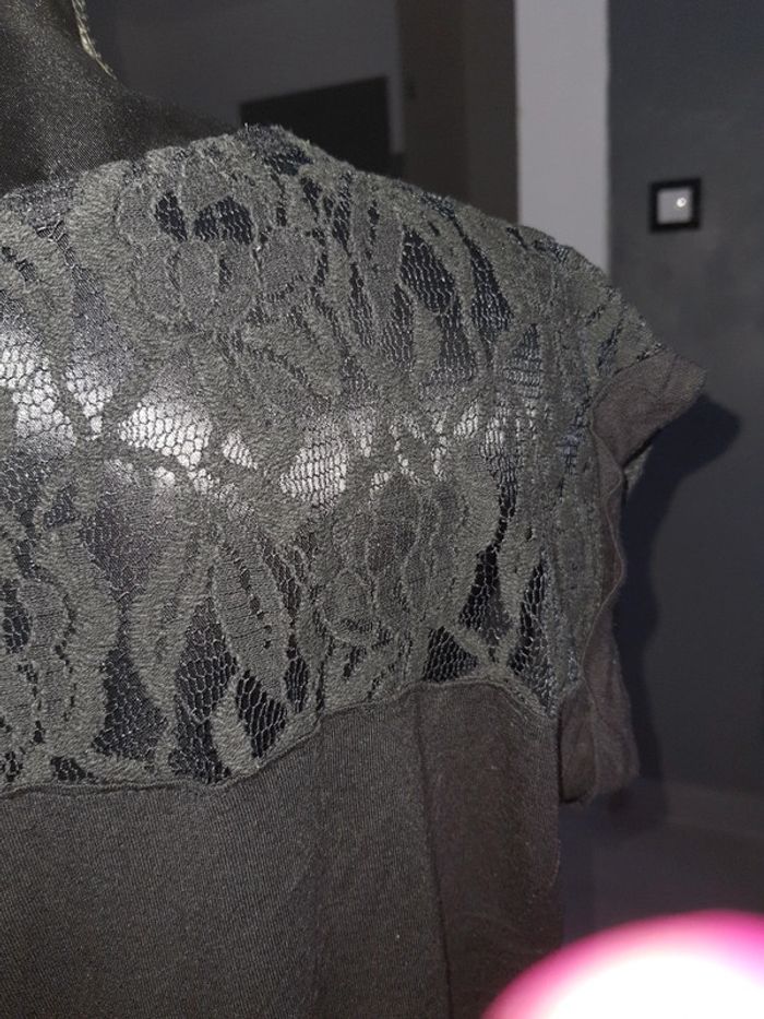 T-shirt noir dentelles - photo numéro 3