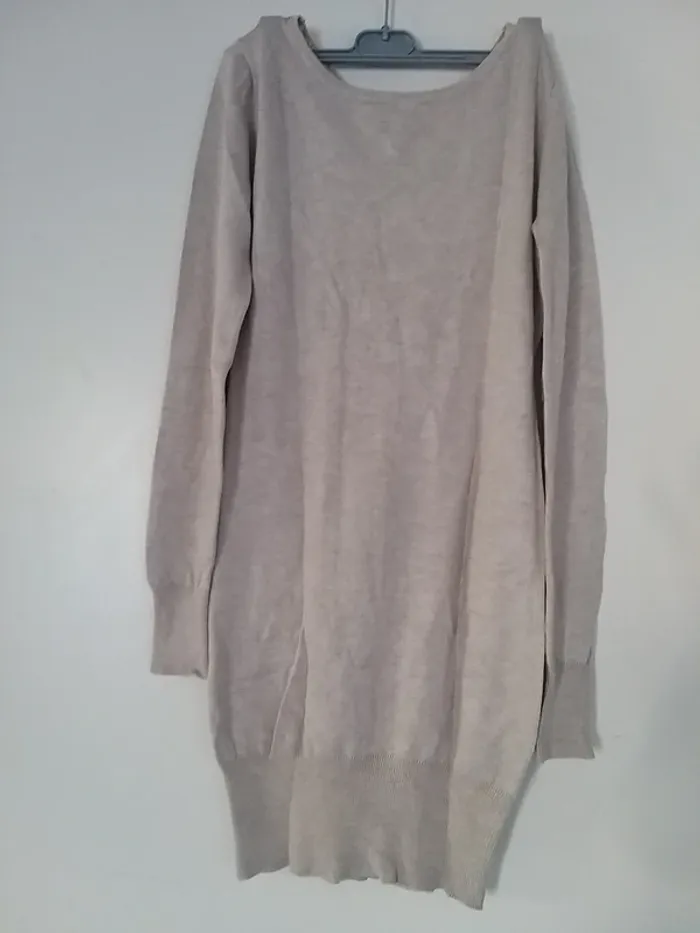 Robe avec dos en dentelle taille 38