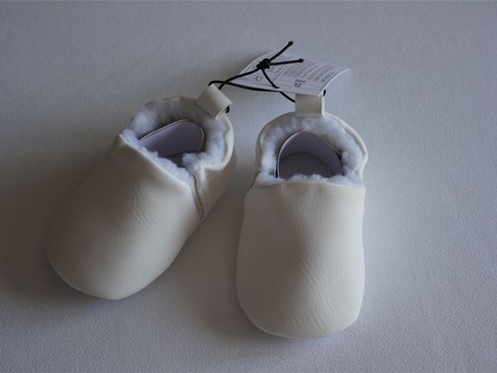 Chaussons blancs écrus imitation cuir neufs avec étiquette Taille : 3/6 mois