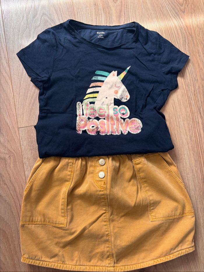 Ensemble jupe en jean moutarde et t-shirt marine licorne 8/10ans