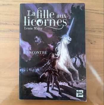 Livre la fille aux licornes 
