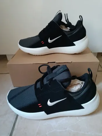 Baskets sneakers Nike enfant mixtes.