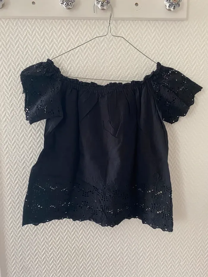 T-shirt manches courtes noir épaules dénudées taille S/M