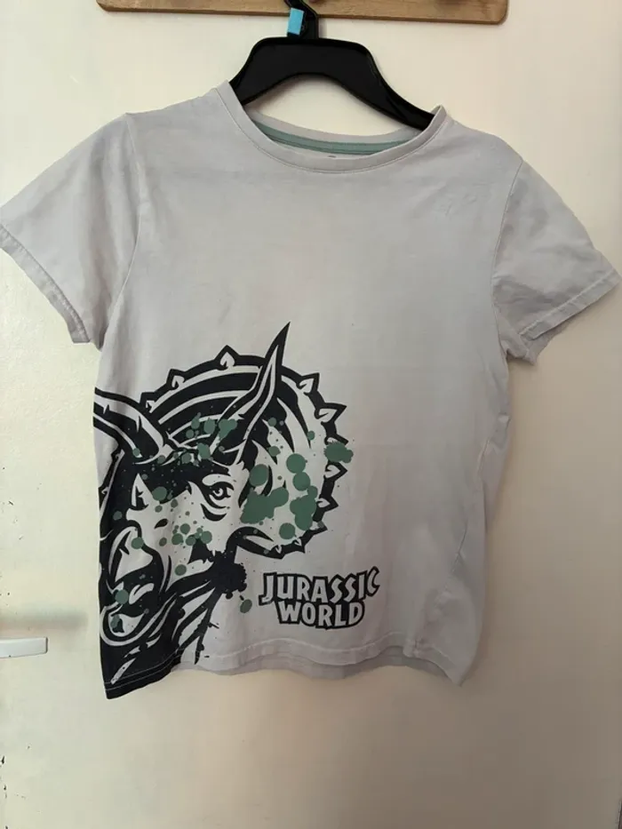 T-shirt manches courtes dinosaure, 10 ans, Jurassic world. - photo numéro 3