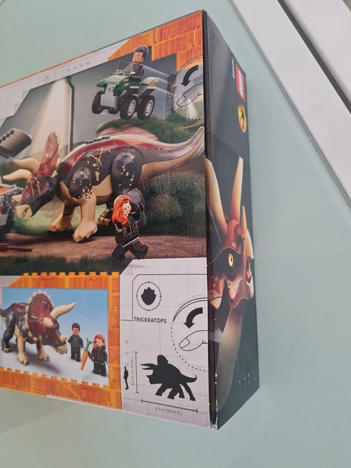 Lego jurassic world 76950 - triceratops et pick up - neuf - photo numéro 4