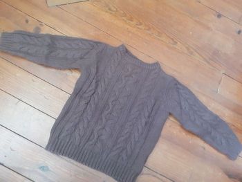 Pull marron torsades