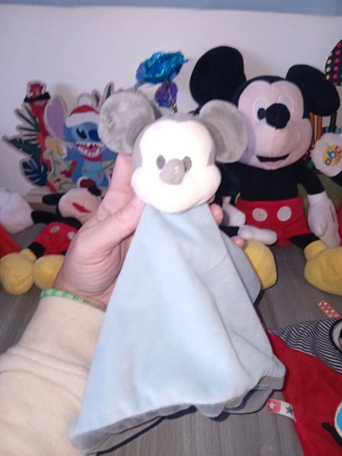 Gros lot de 15 peluches mickey dont 3 interactives prix non négociable - photo numéro 12