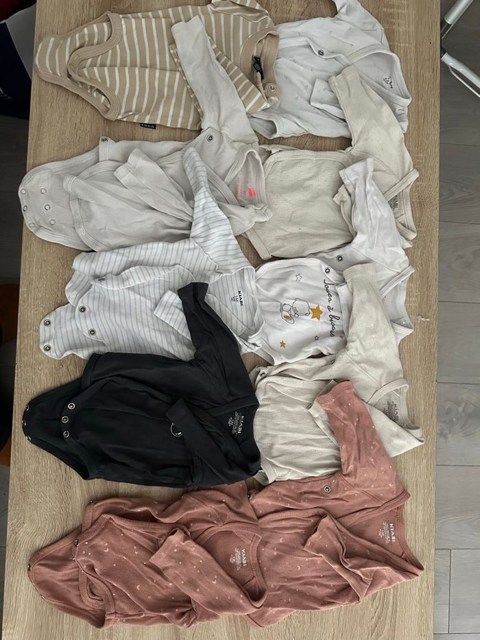 Lot vêtements naissance et un mois 109 pièces - photo numéro 8