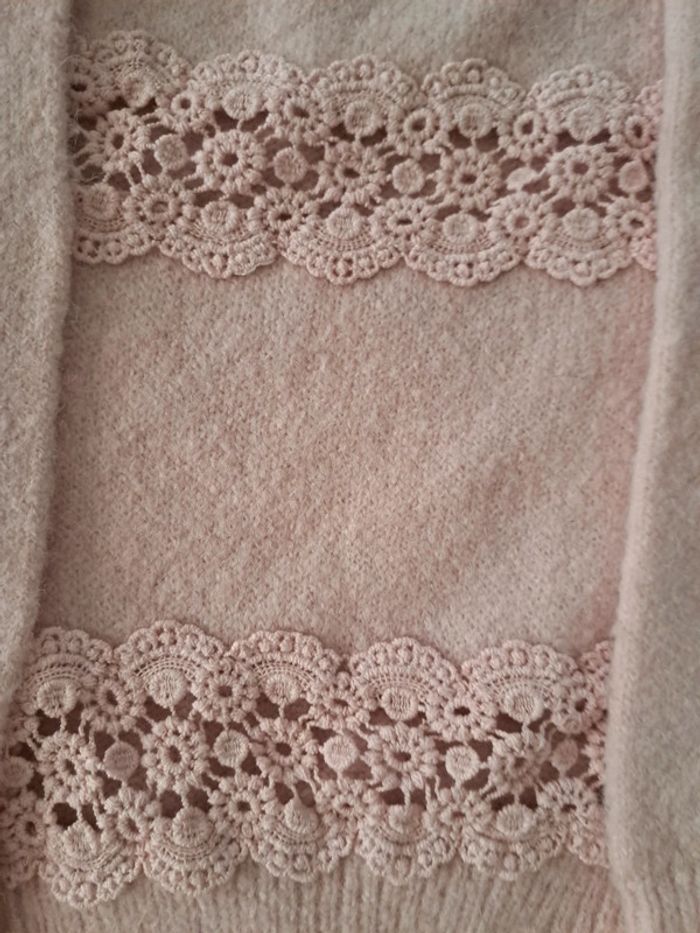 Veste rose avec de la dentelle - photo numéro 3