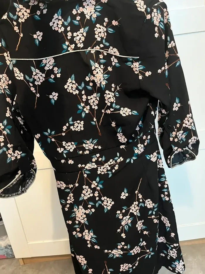 Robe noire à fleurs - photo numéro 5