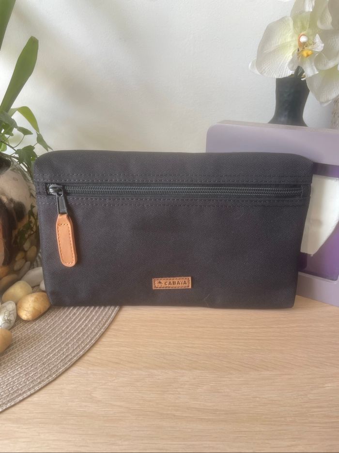 Pochette Cabaia neuve sans étiquette