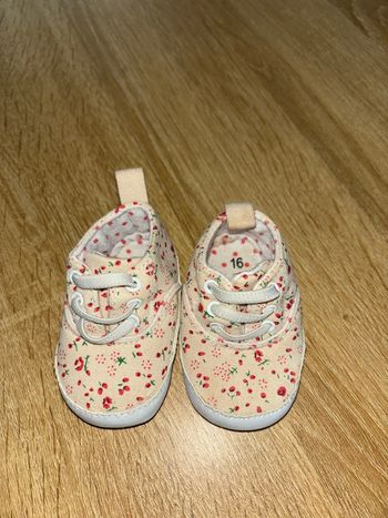 Chaussures bébé fille taille 16 en excellent état