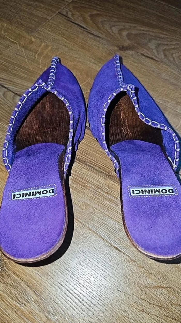 Sabot artisanal en bois et nubuk violet à clous - photo numéro 3
