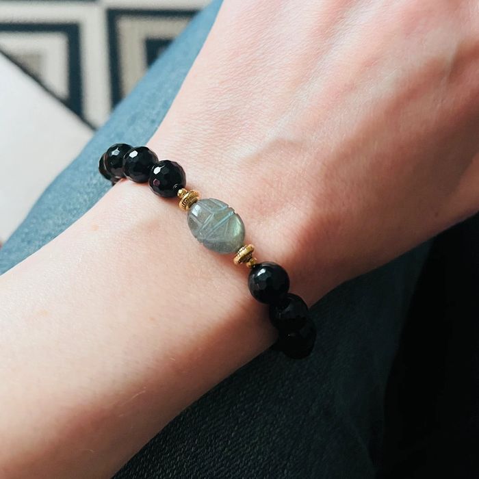 Bracelet amulette scarabée Labradorite et Onyx noir - photo numéro 6