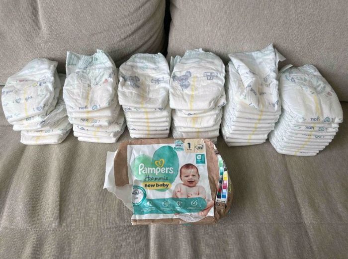49 couches pampers harmonie new baby neuves. Taille 1