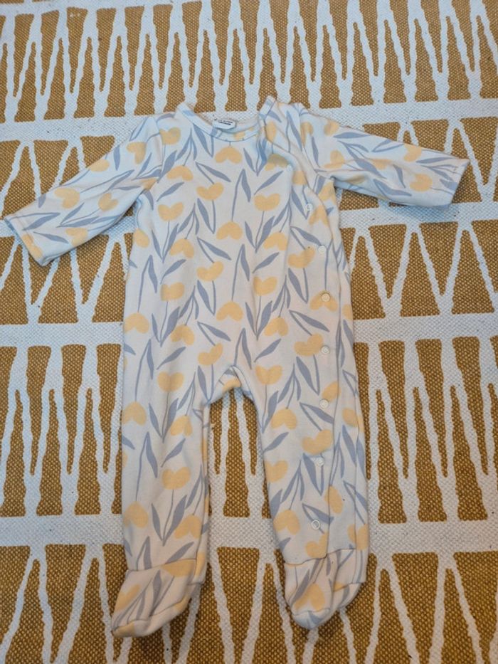 Pyjama tape à l'œil chaud