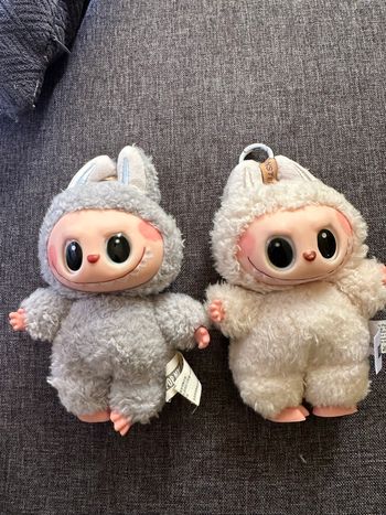 2 labubu