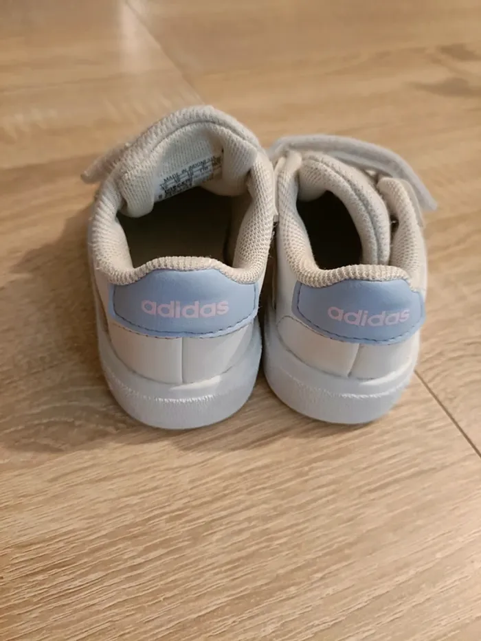 Basket adidas - taille 19- très bon etat - photo numéro 5