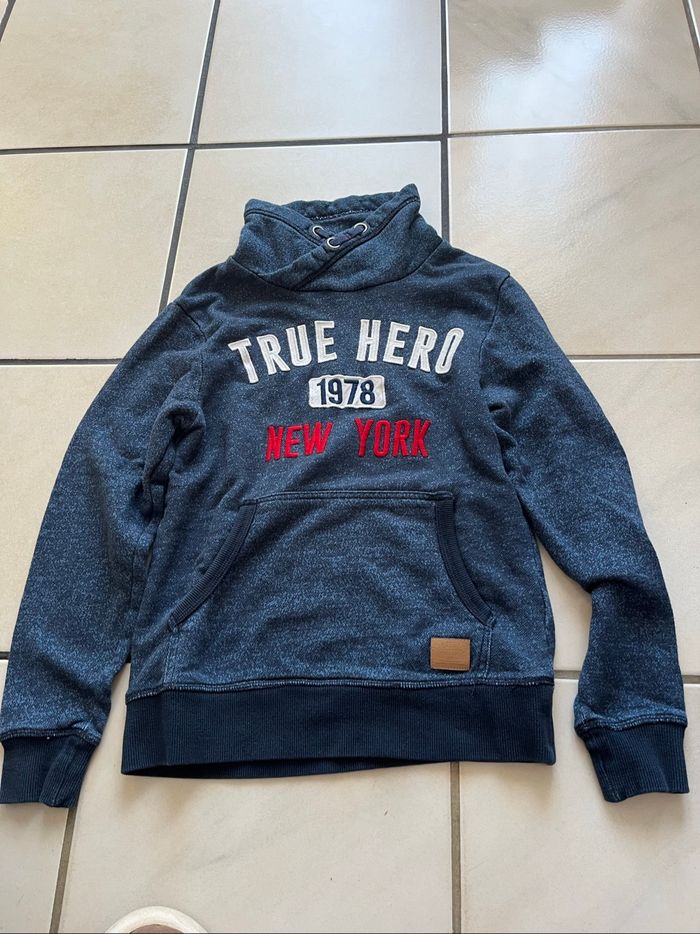 Pull garçon 8 ans
