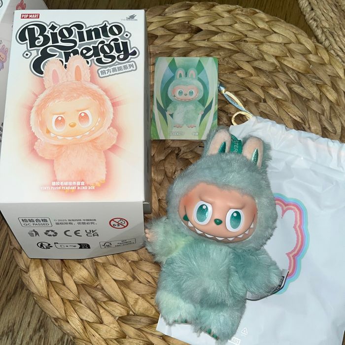 Labubu Big into Energy SERENITY