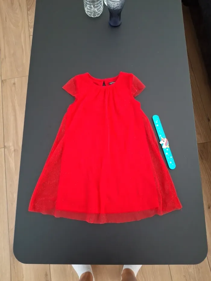 Robe en tulle pailletée 6 ans très bon état - photo numéro 2