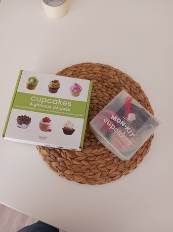 Lot livre et matériels cupcakes
