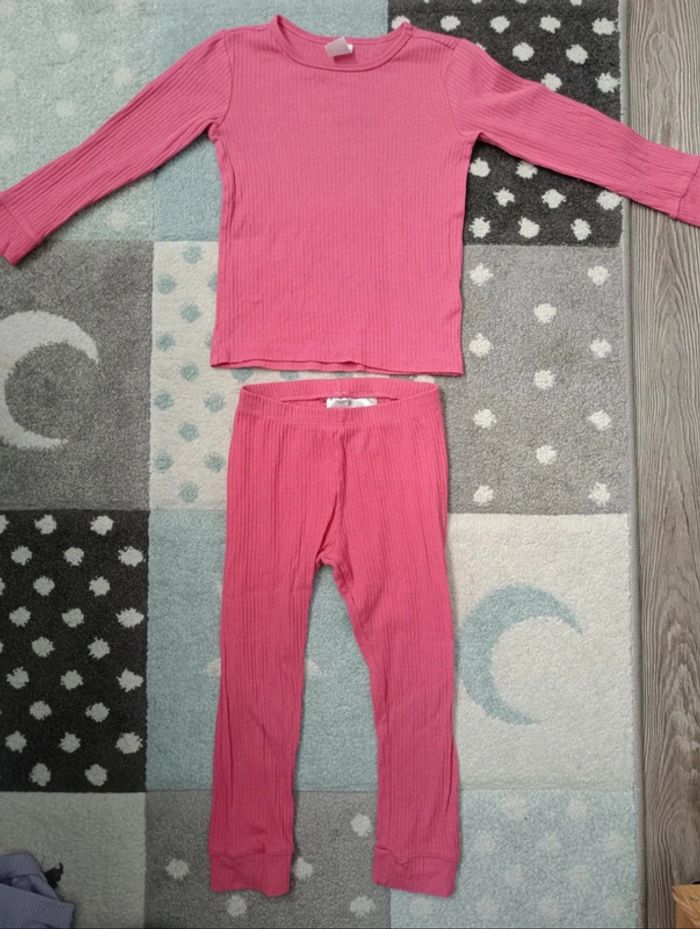 Ensemble fille 
marque h&M 
taille 104 cm - photo numéro 2