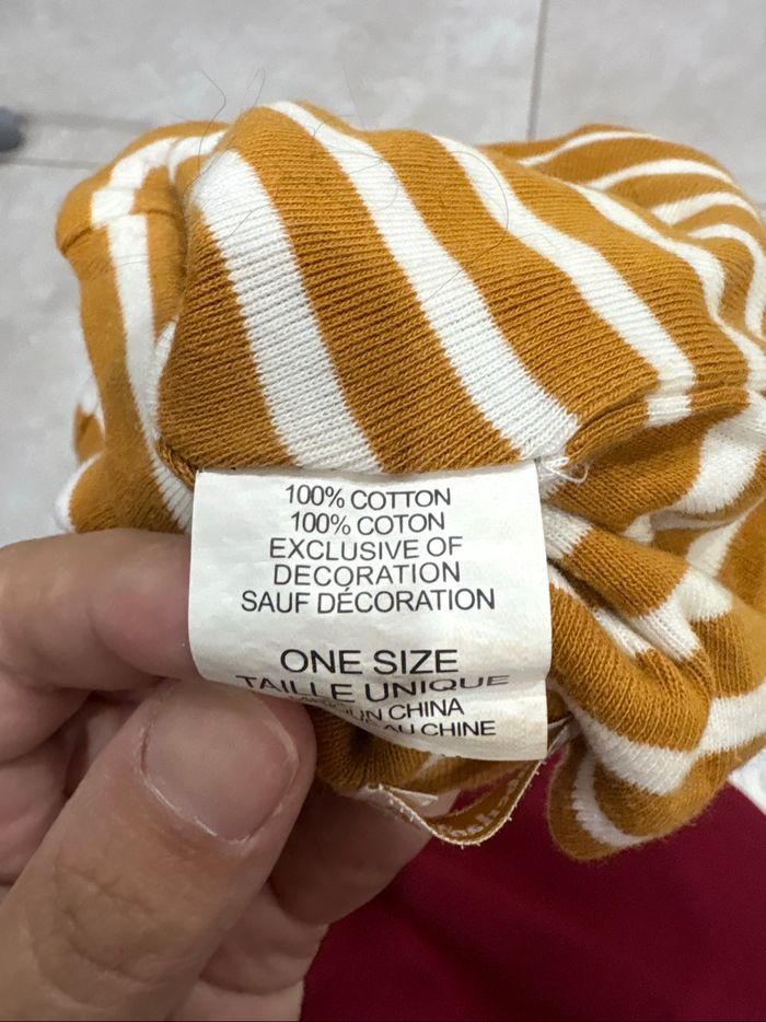 Veste en jean avec bonnet Timberland et t-shirt manche longue bébé taille 9 mois - photo numéro 3
